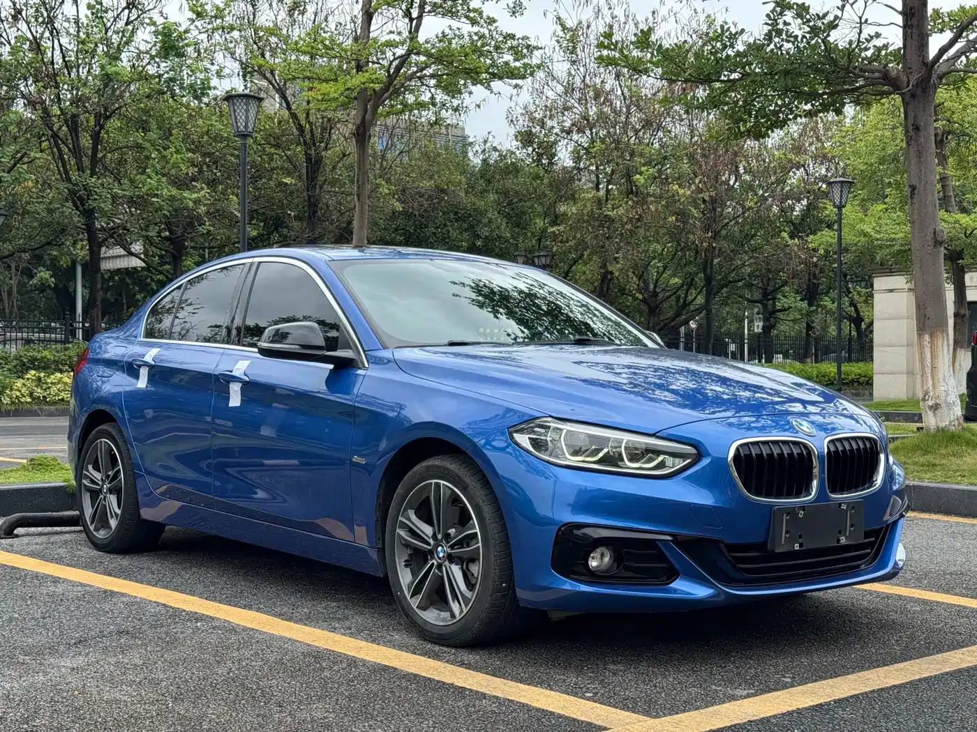 BMW 1 Series 2017 118i Sport фото 3