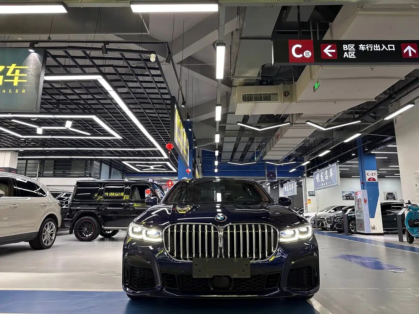 BMW 7 Series 2022 740Li xDrive Executive M Sport Package фото 2