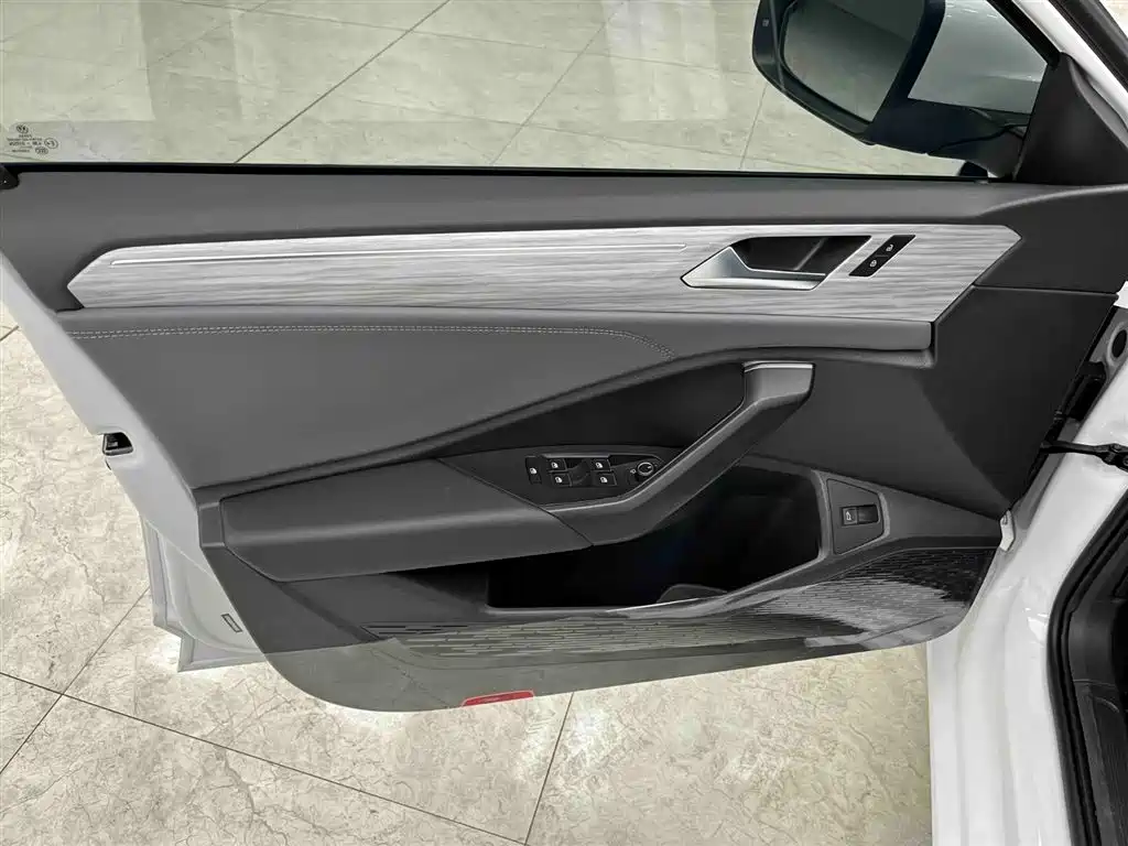 Volkswagen Sagitar 2023 300TSI DSG Surpassing Edition фото 10