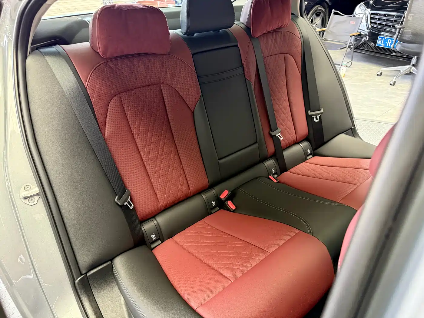 BMW 3 Series 2025 325Li M Sport Package фото 10