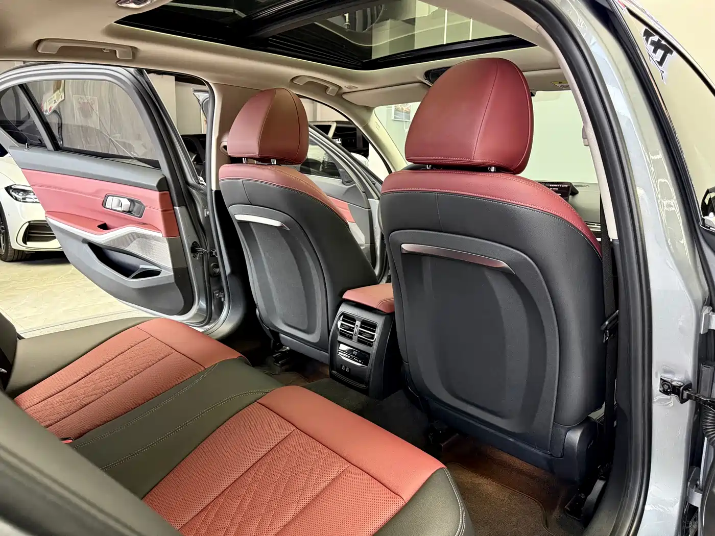 BMW 3 Series 2025 325Li M Sport Package фото 11