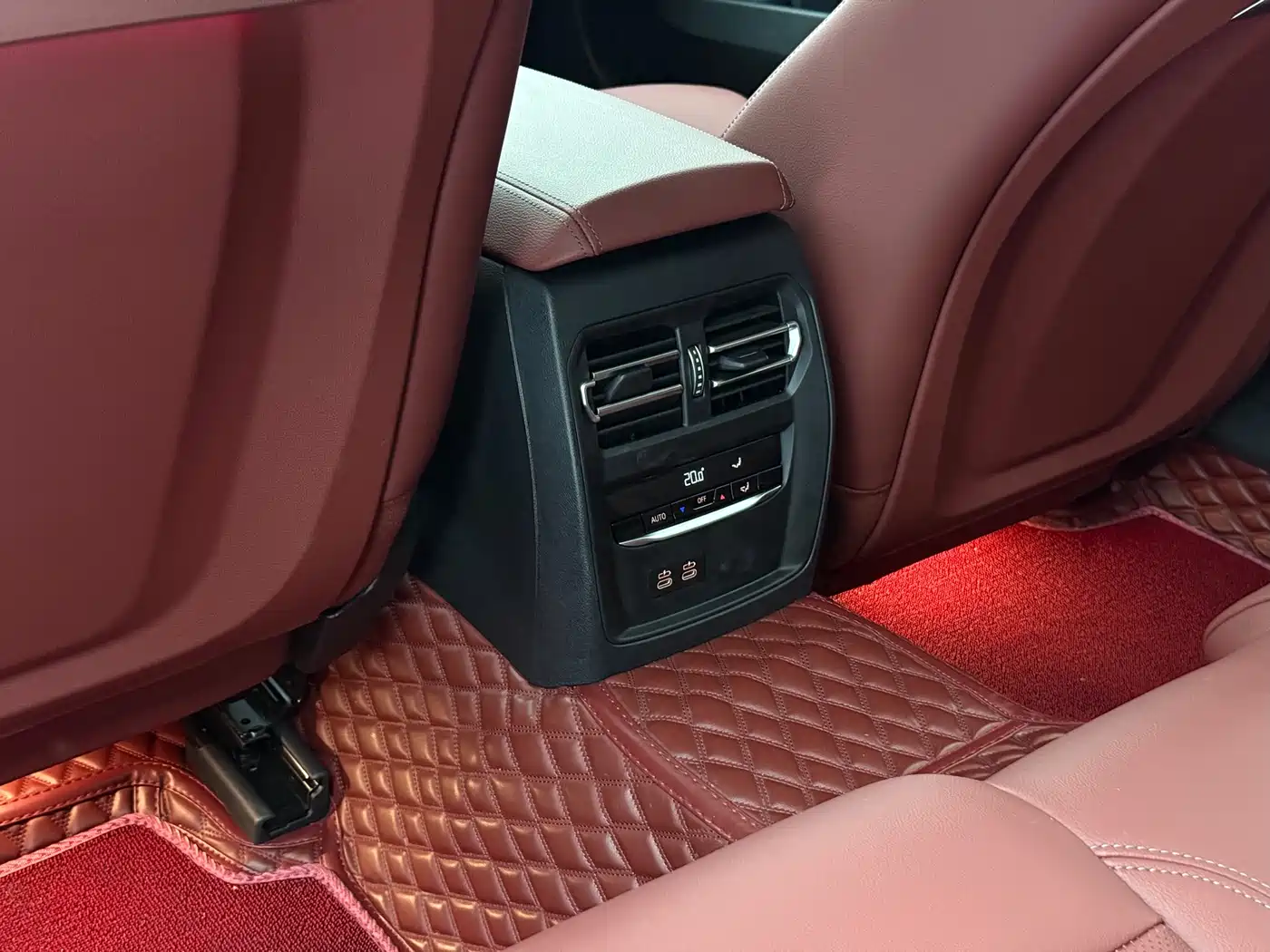 BMW 3 Series 2023 320Li M Sport Package фото 16