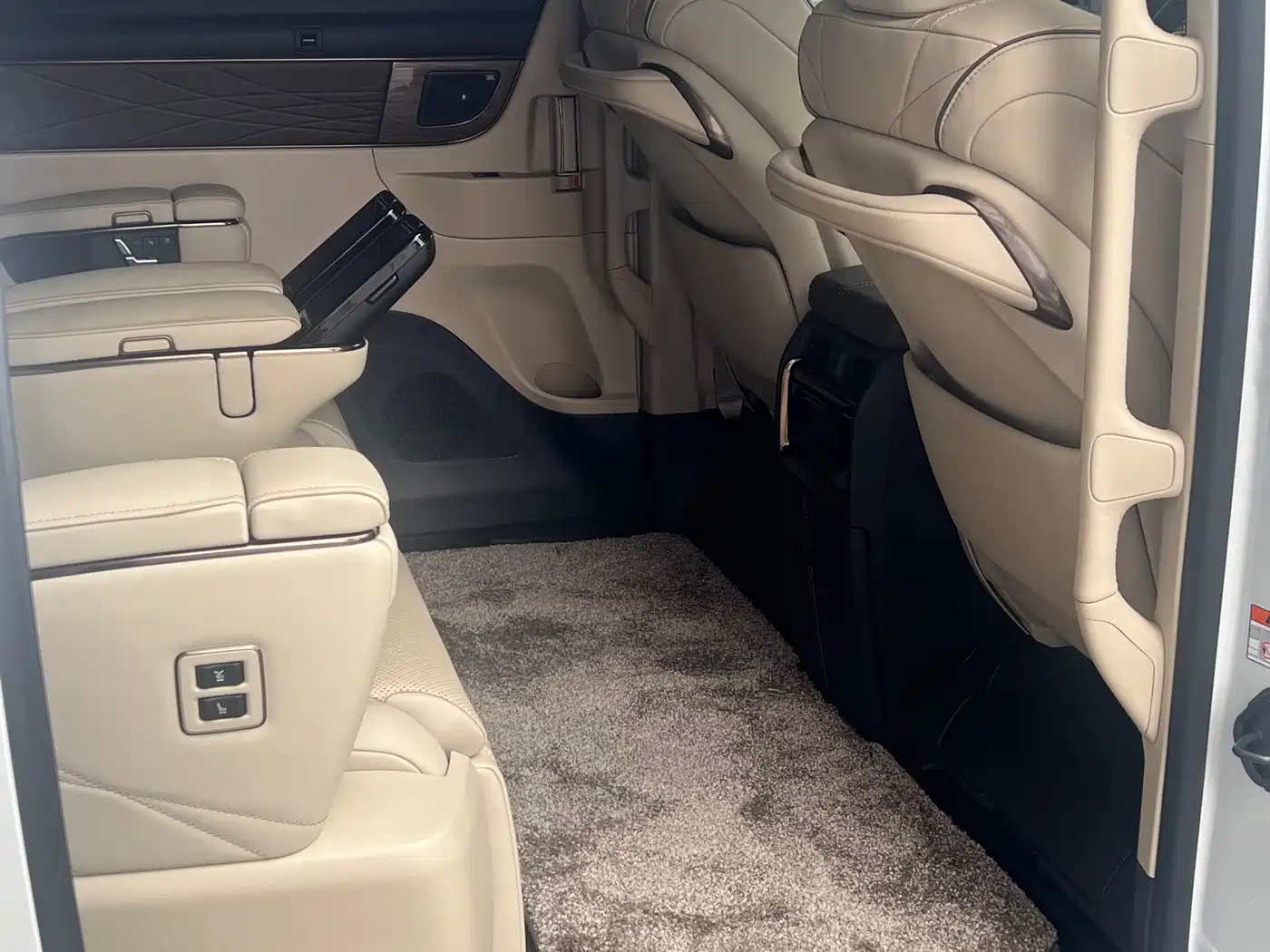 Toyota Alphard 2024 Hybrid 2.5L Ultimate Enjoyment Edition фото 18