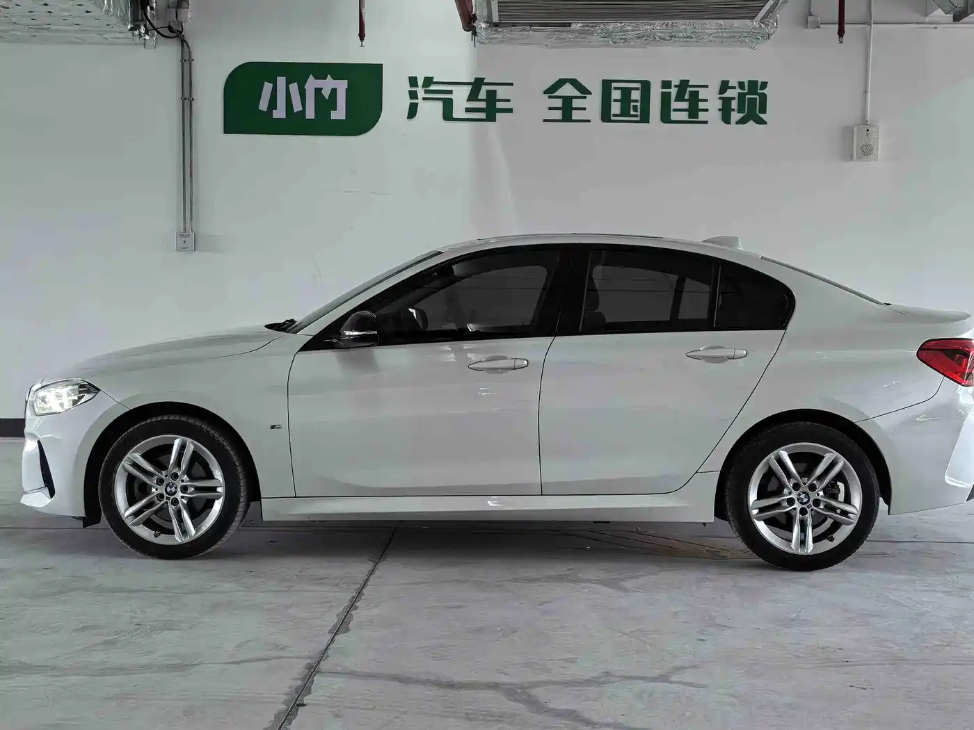 BMW 1 Series 2022 120i M Sport Shadow Edition фото 5