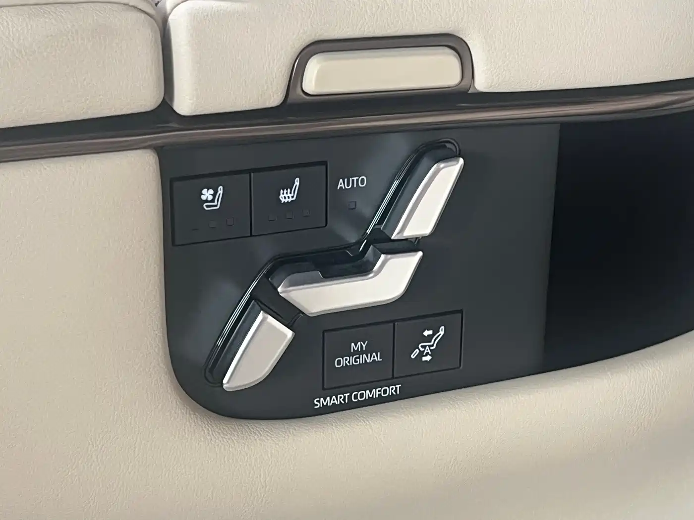 Toyota Alphard 2024 Hybrid 2.5L Ultimate Enjoyment Edition фото 15