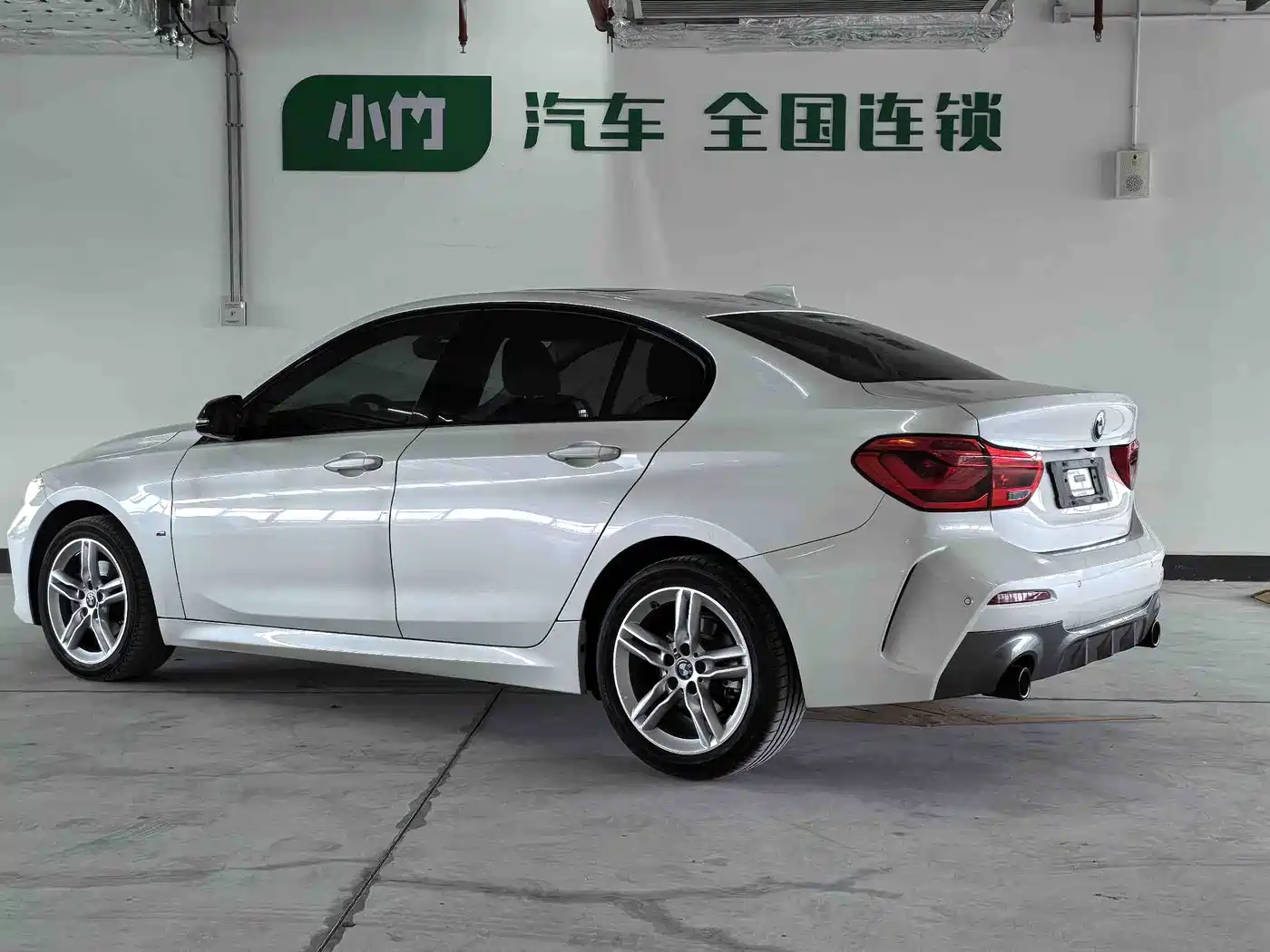 BMW 1 Series 2022 120i M Sport Shadow Edition фото 6