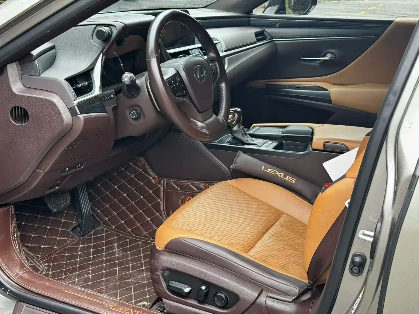 Фото 4 - Lexus ES