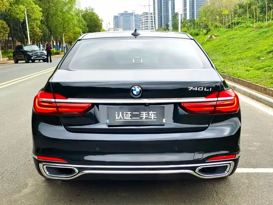 BMW 7 Series 2017 730Li Leading Edition фото 6