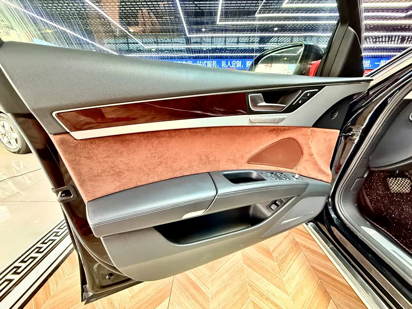Фото 8 - Audi A8