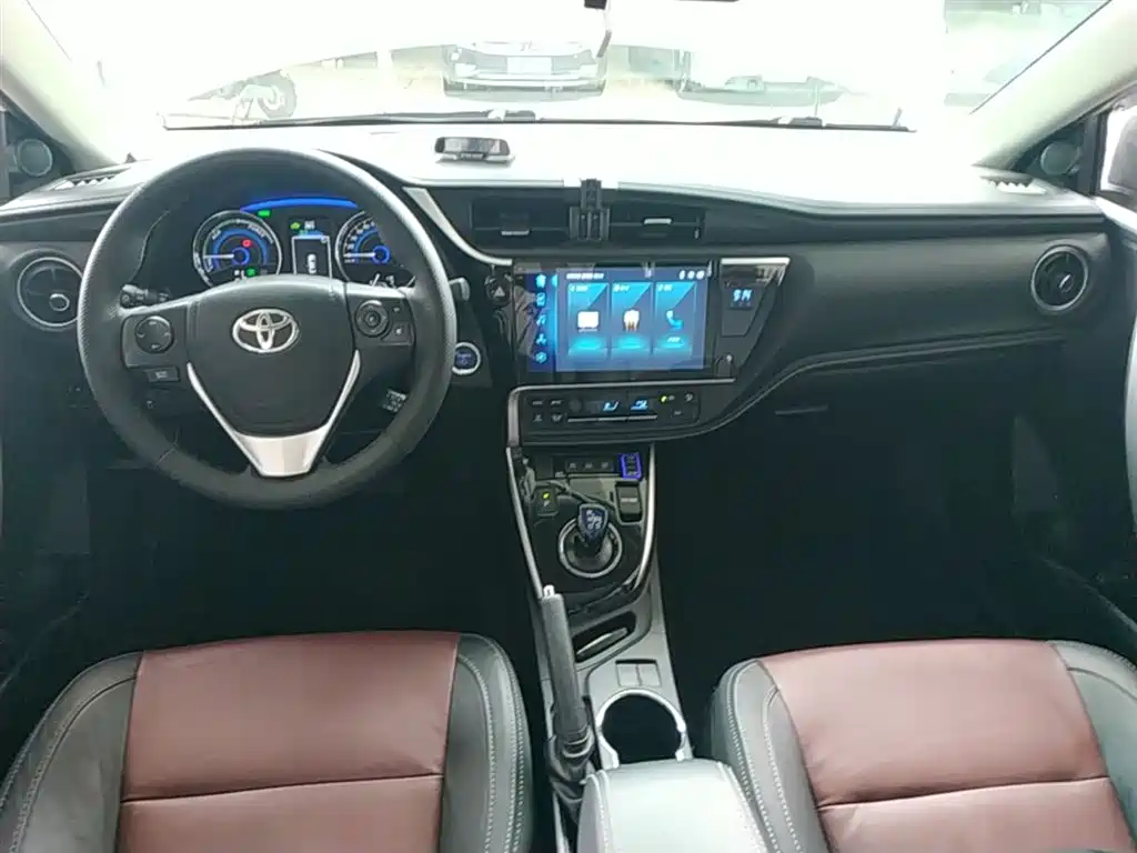 Toyota Corolla 2017 Facelift Hybrid 1.8L E-CVT Elite Edition фото 6