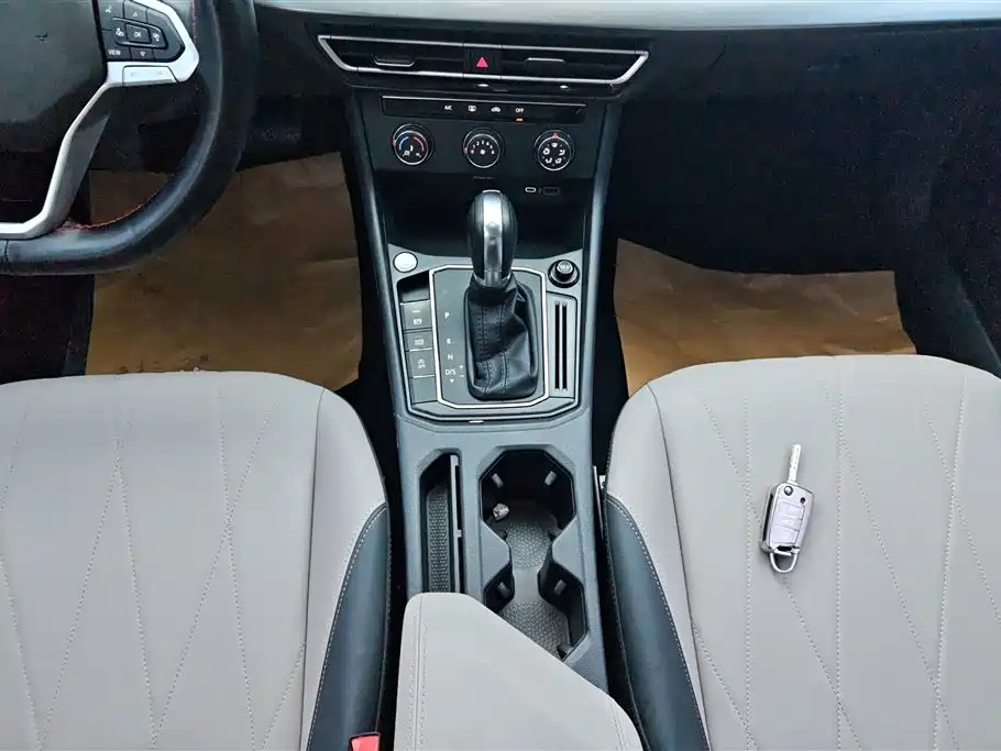 Volkswagen Lavida 2023 1.5L Auto Five Million Edition фото 16