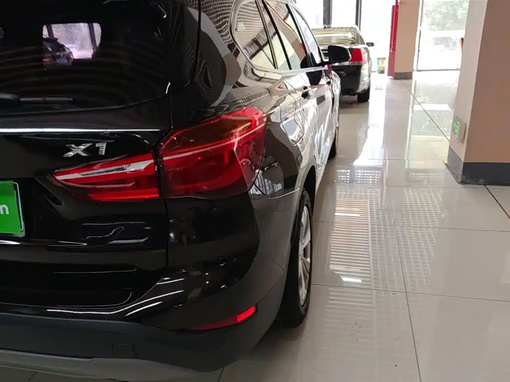 BMW X1 2016 sDrive18Li Premium Model фото 8