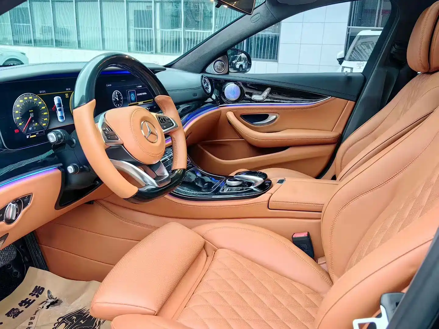 Фото 4 - Mercedes-Benz E-Class