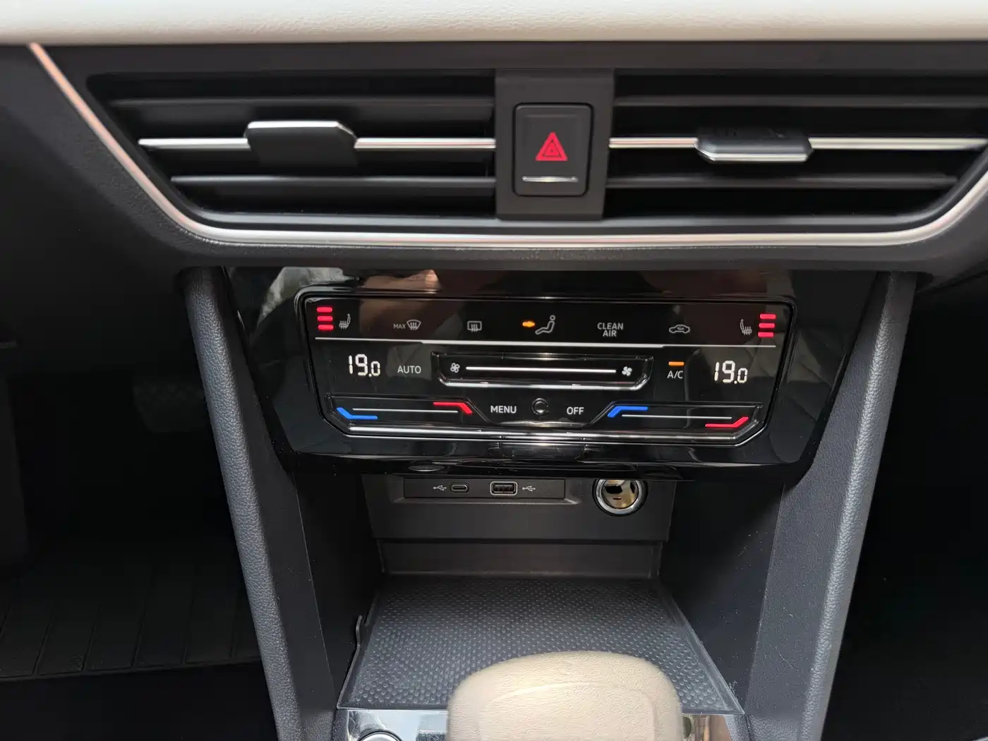 Фото 17 - Volkswagen Tiguan L