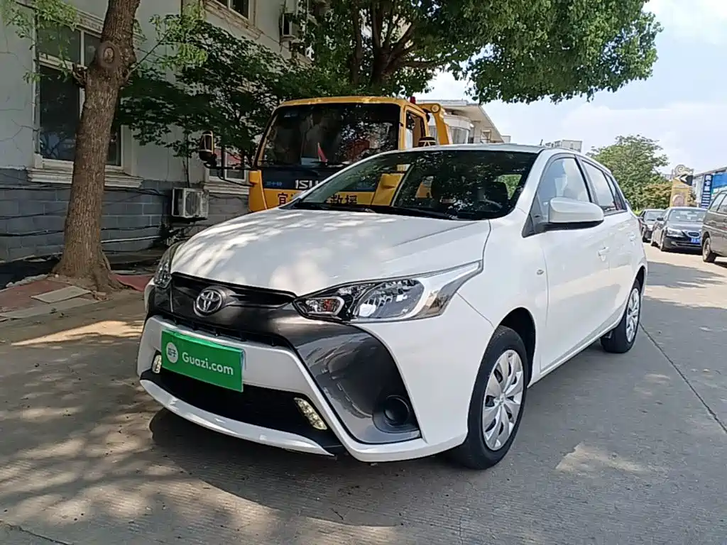  Yaris