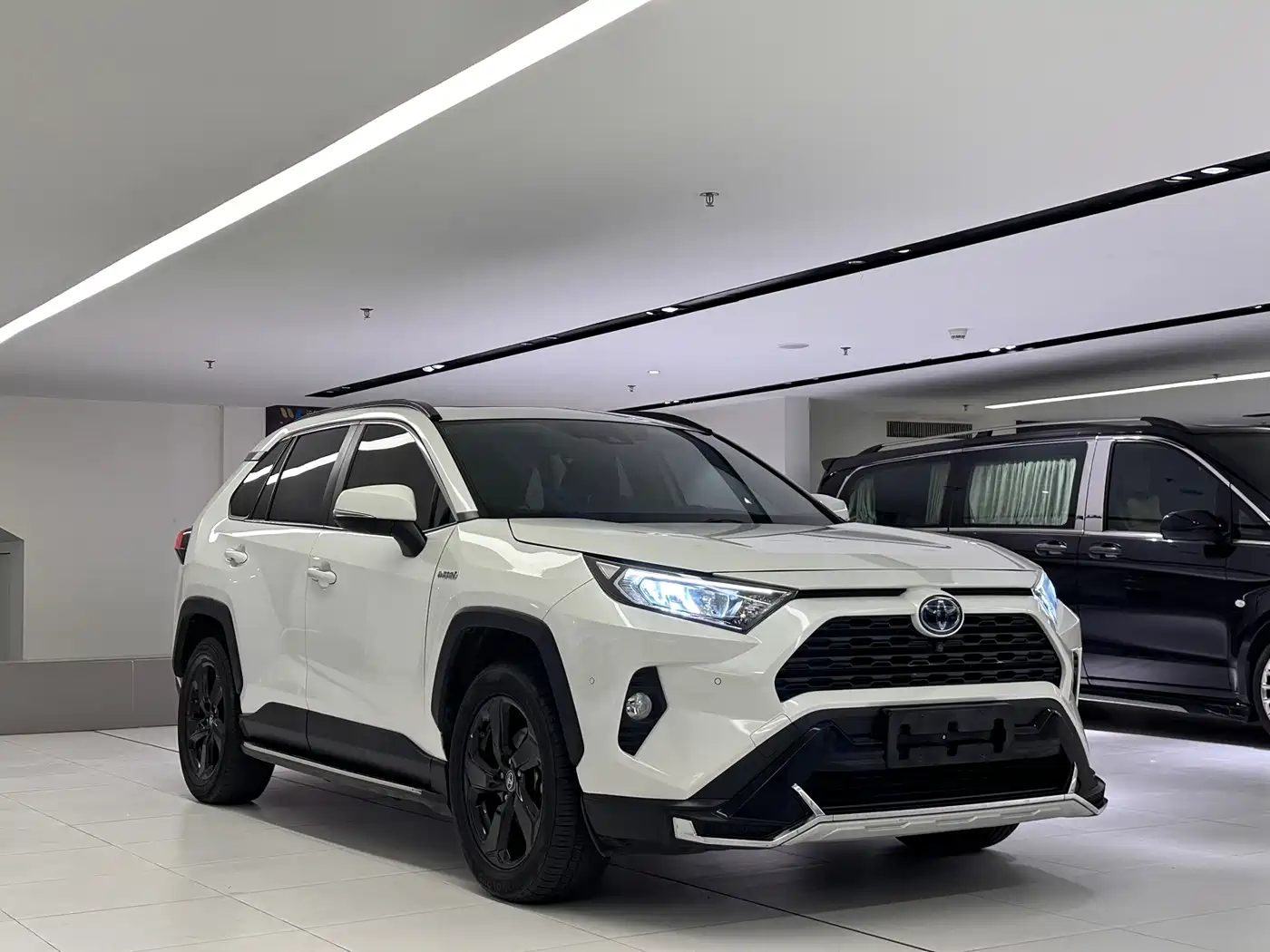Toyota RAV4 Rongfang 2021 Hybrid 2.5L E-CVT AWD Elite PLUS Edition фото 3
