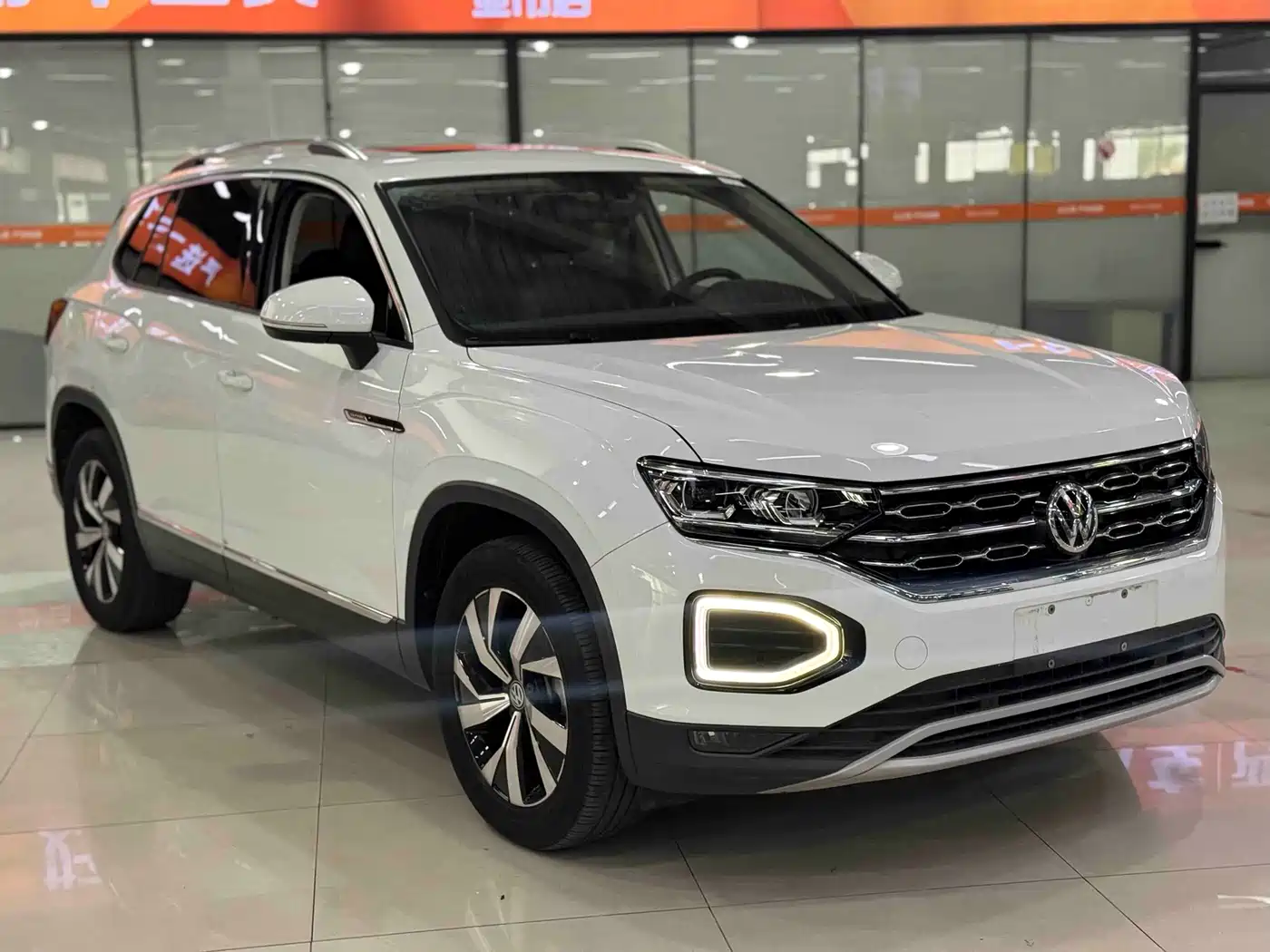 Volkswagen Tayron 2021 330TSI 2WD Luxury Smart Connect Edition фото 3