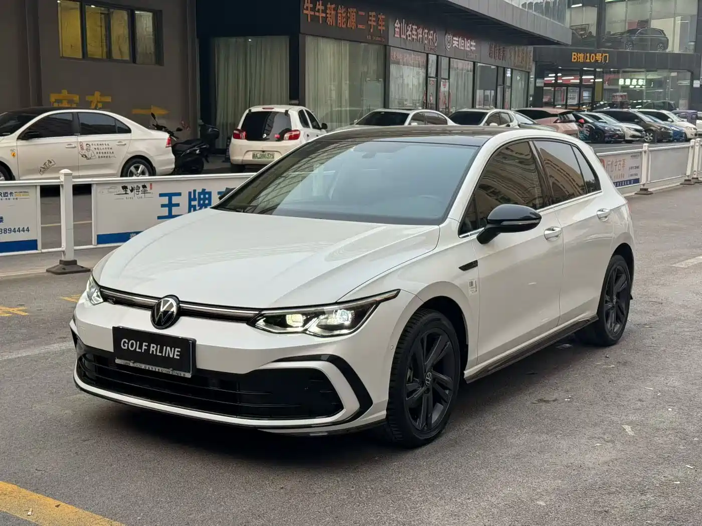 Volkswagen Golf 2023 Model 280TSI DSG R-Line