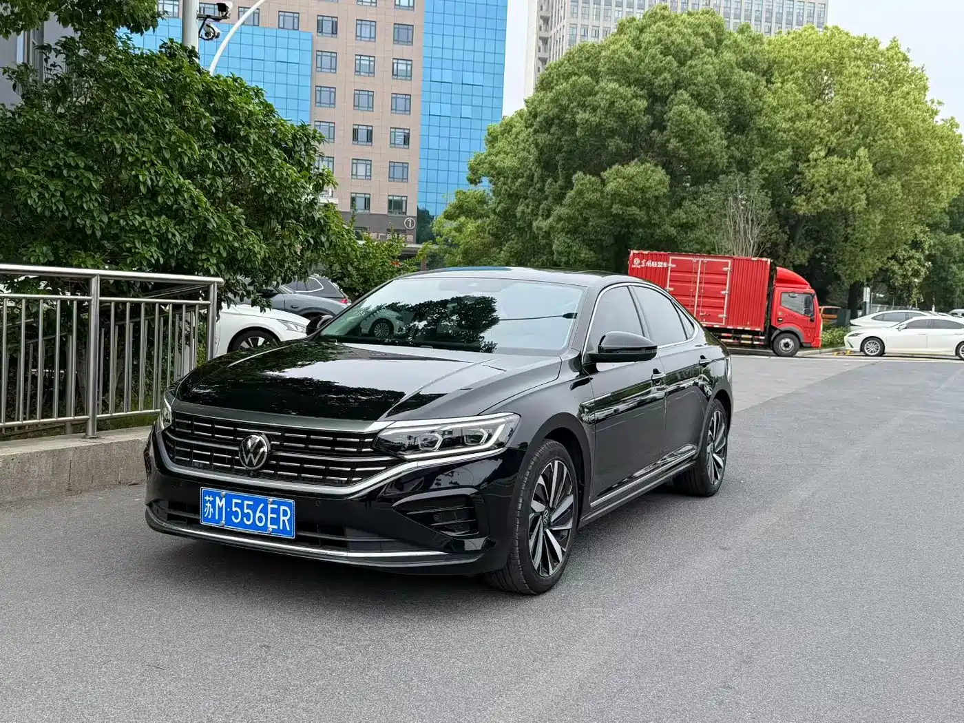 Volkswagen Passat 2023 330TSI Luxury Edition фото 2