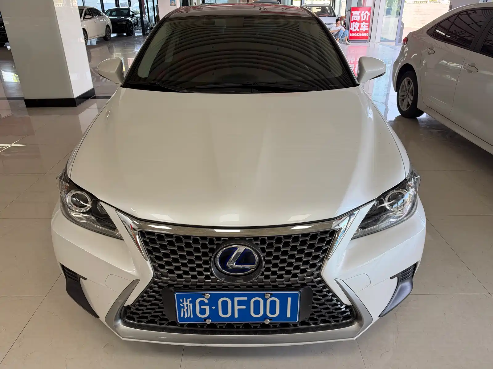 Фото 2 - Lexus CT