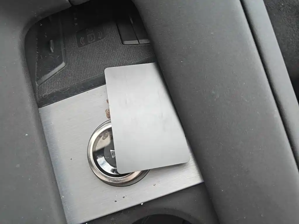 Polestar 4 2024 2024 Single Motor Standard Range PLUS Twin-Star Connected Edition