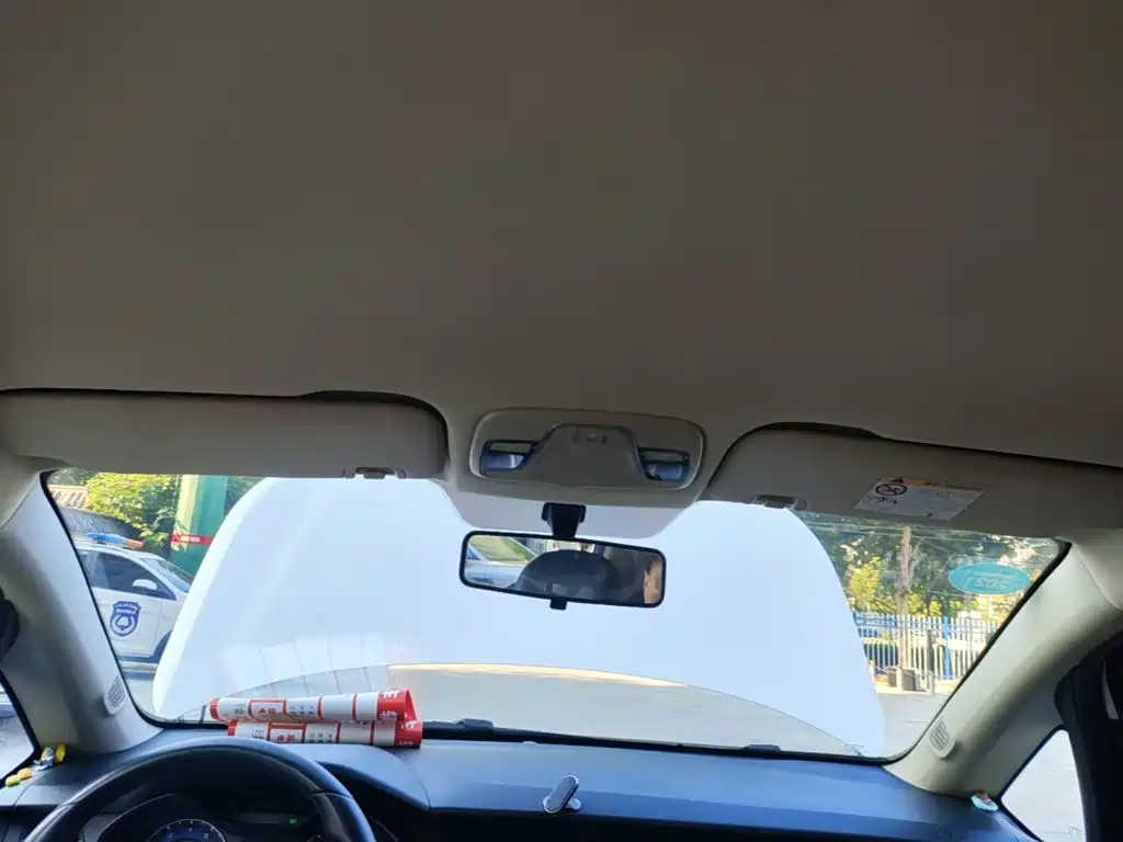 Фото 18 - Geely Vision X3