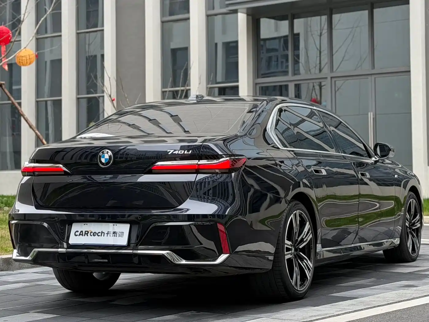BMW 7 Series 2023 740Li Exclusive M Sport Package фото 3