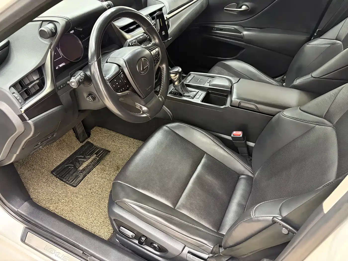 Photo 4 - Lexus ES