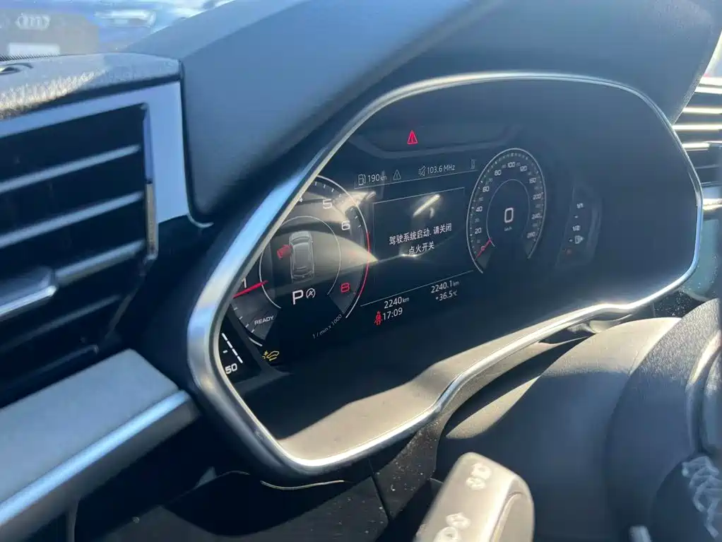 Фото 8 - Audi Q3