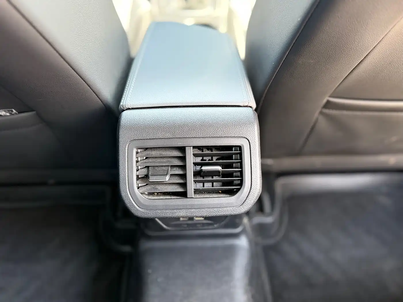 Volkswagen Lavida 2023 Facelift 1.5L Automatic 5 Million Edition фото 15