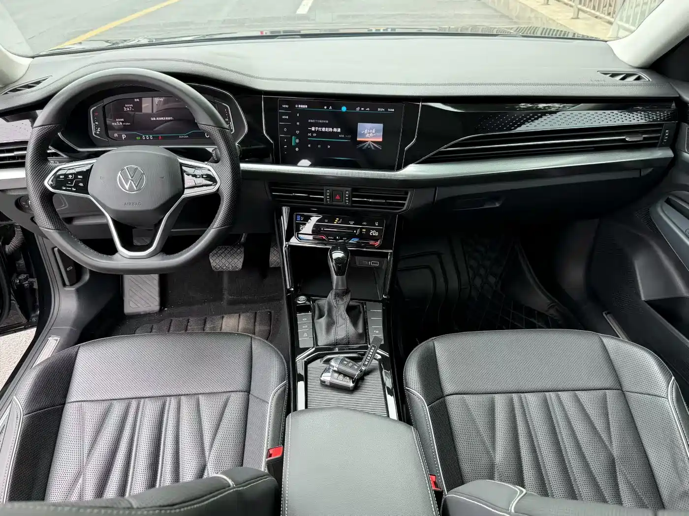 Volkswagen Passat 2023 330TSI Luxury Edition фото 7