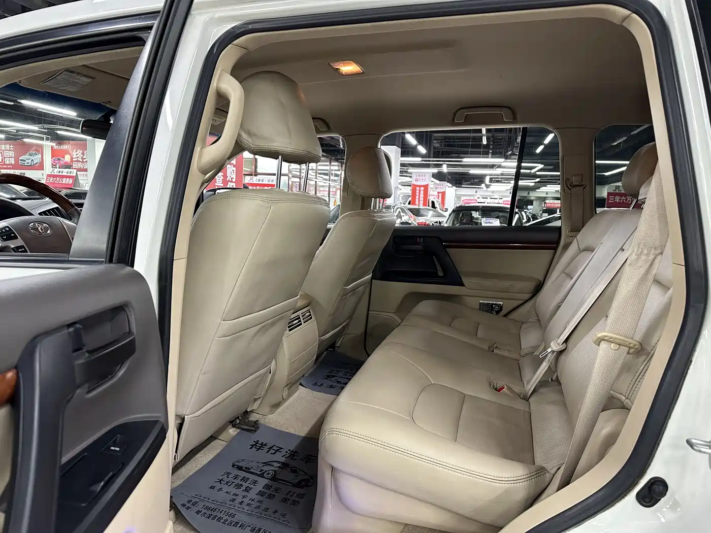 Toyota Land Cruiser (Import) 2015 4.0L V6 Middle East Low Configuration Edition фото 17