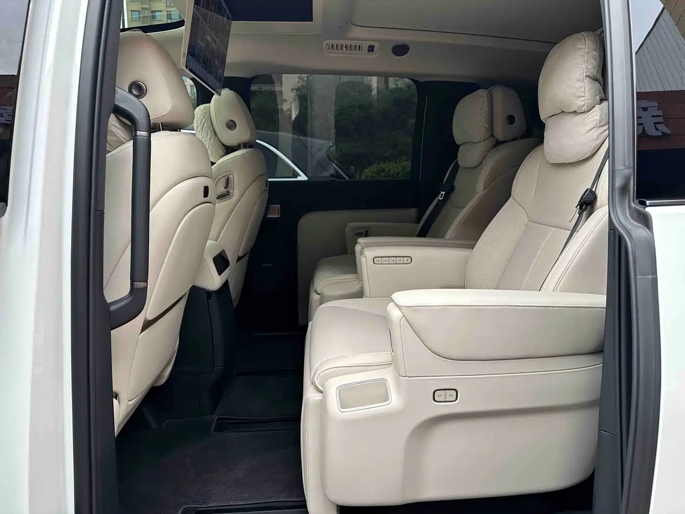 Li Auto MEGA 2025 2025 Model Home Family Special Edition