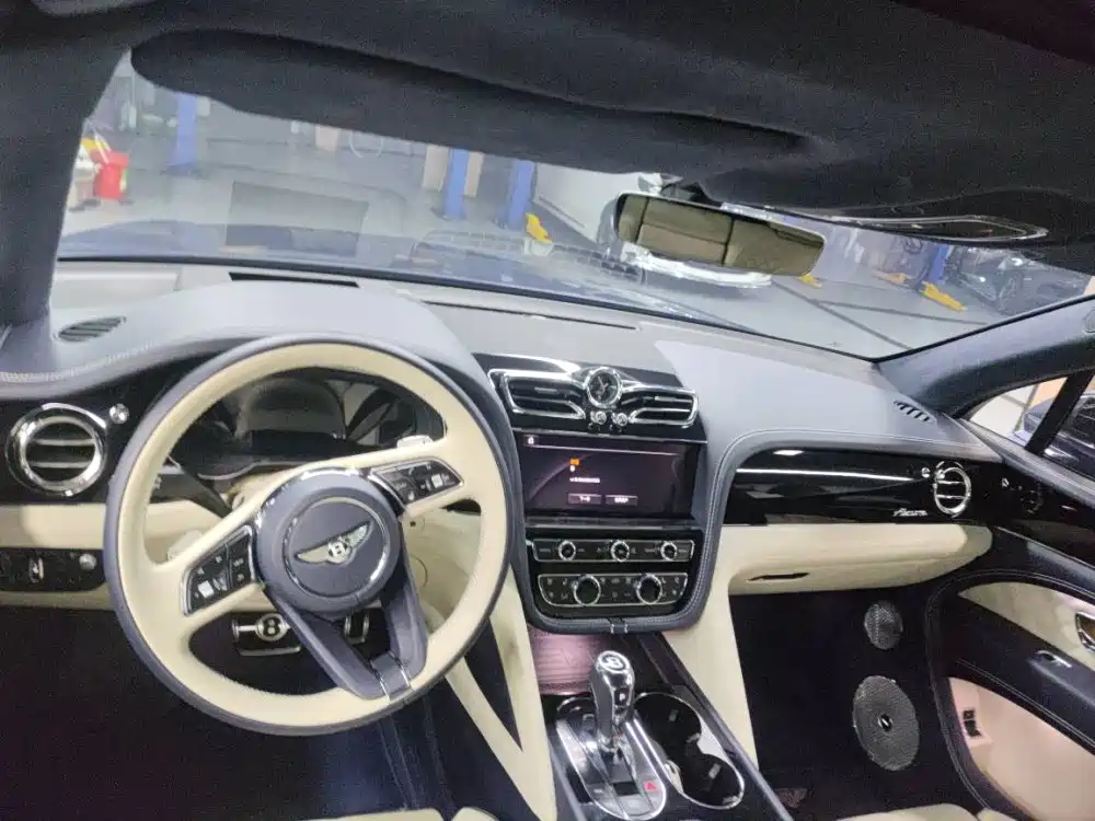 Photo 3 - Bentley Bentayga