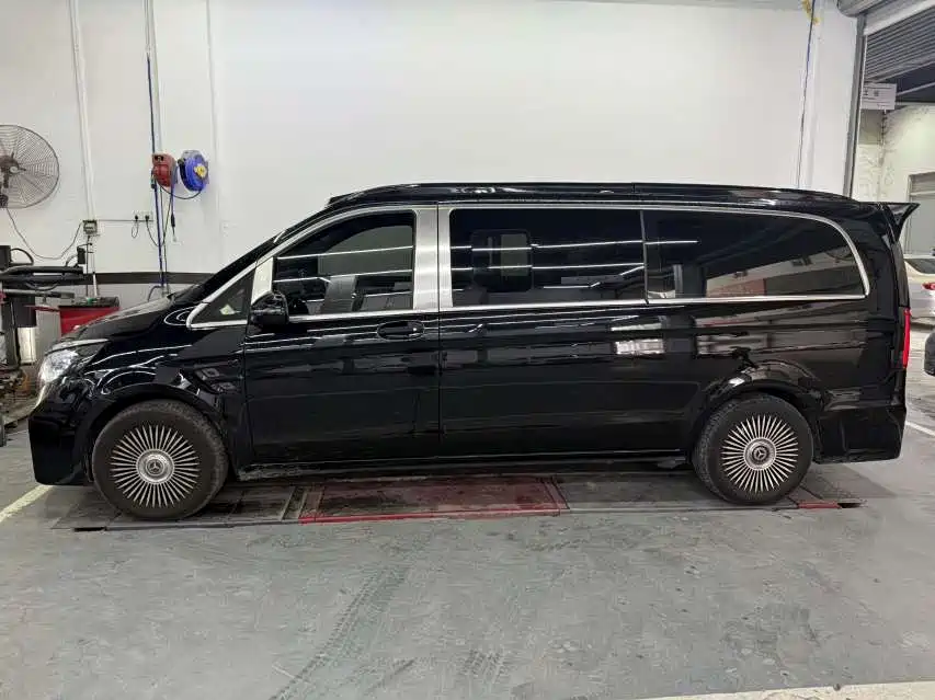 Mercedes-Benz Vito 2023 2.0T Elite 7-Seater фото 3