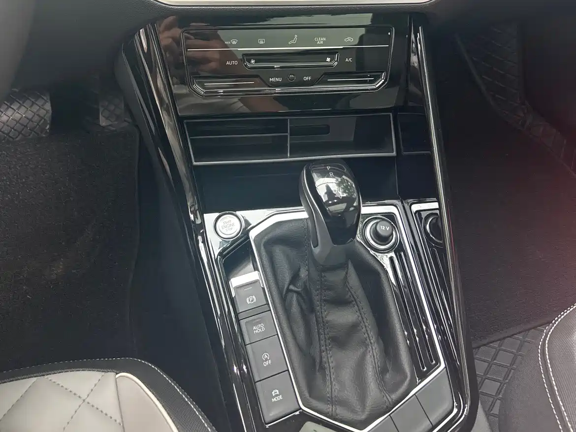 Volkswagen Tayron 2024 300TSI 2WD Luxury Plus Advanced фото 8