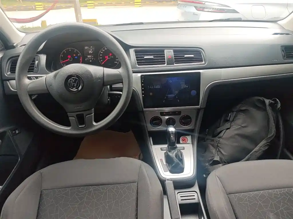 Volkswagen Lavida 2017 1.6L Automatic Comfort Edition фото 10