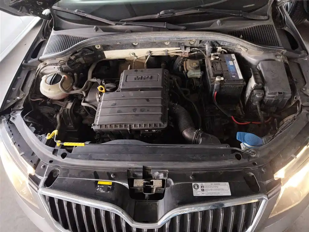 Škoda Octavia 2016 1.6L Automatic Smart Edition фото 16