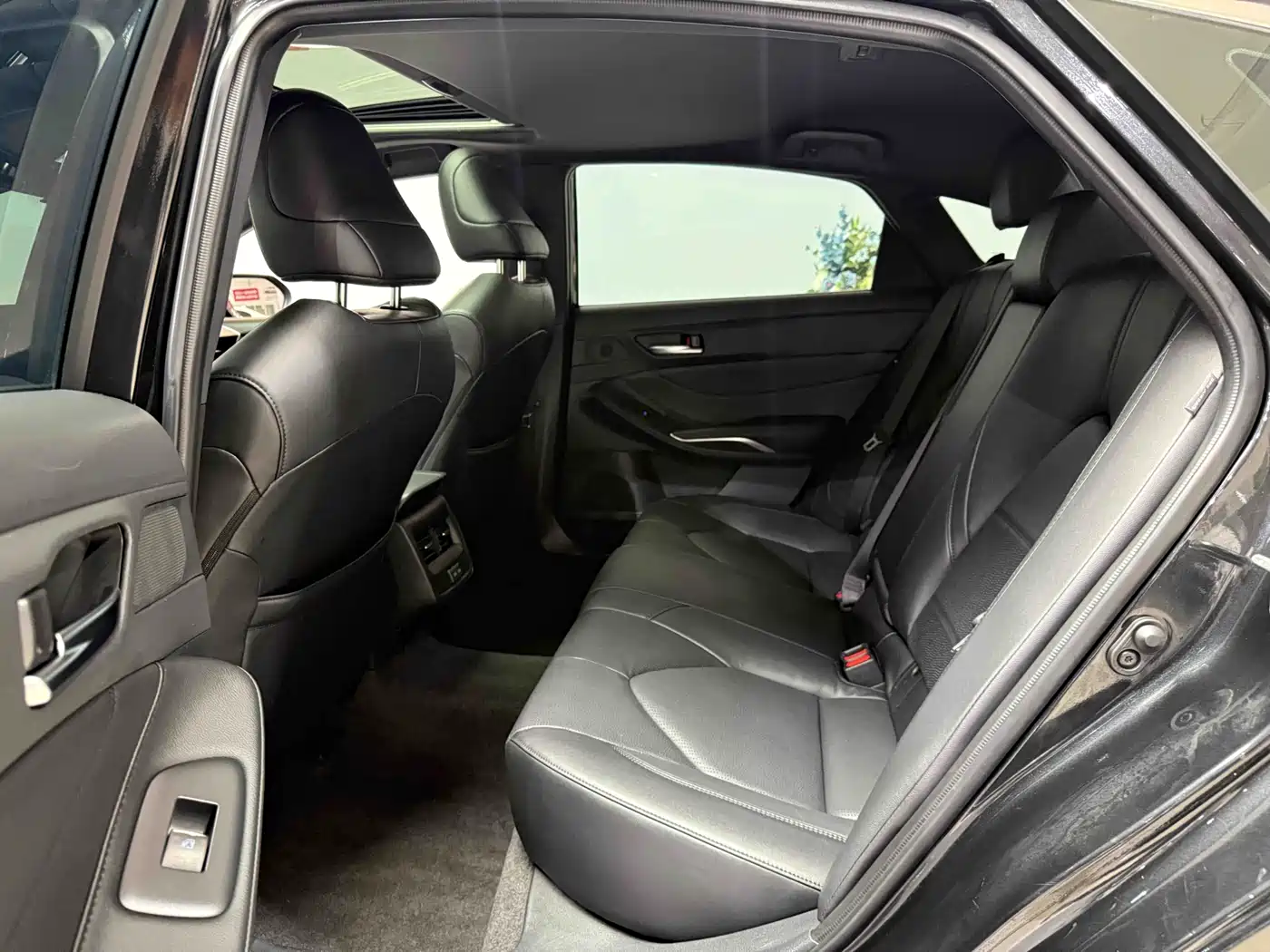 Toyota Avalon 2022 2.0L Luxury Edition фото 11
