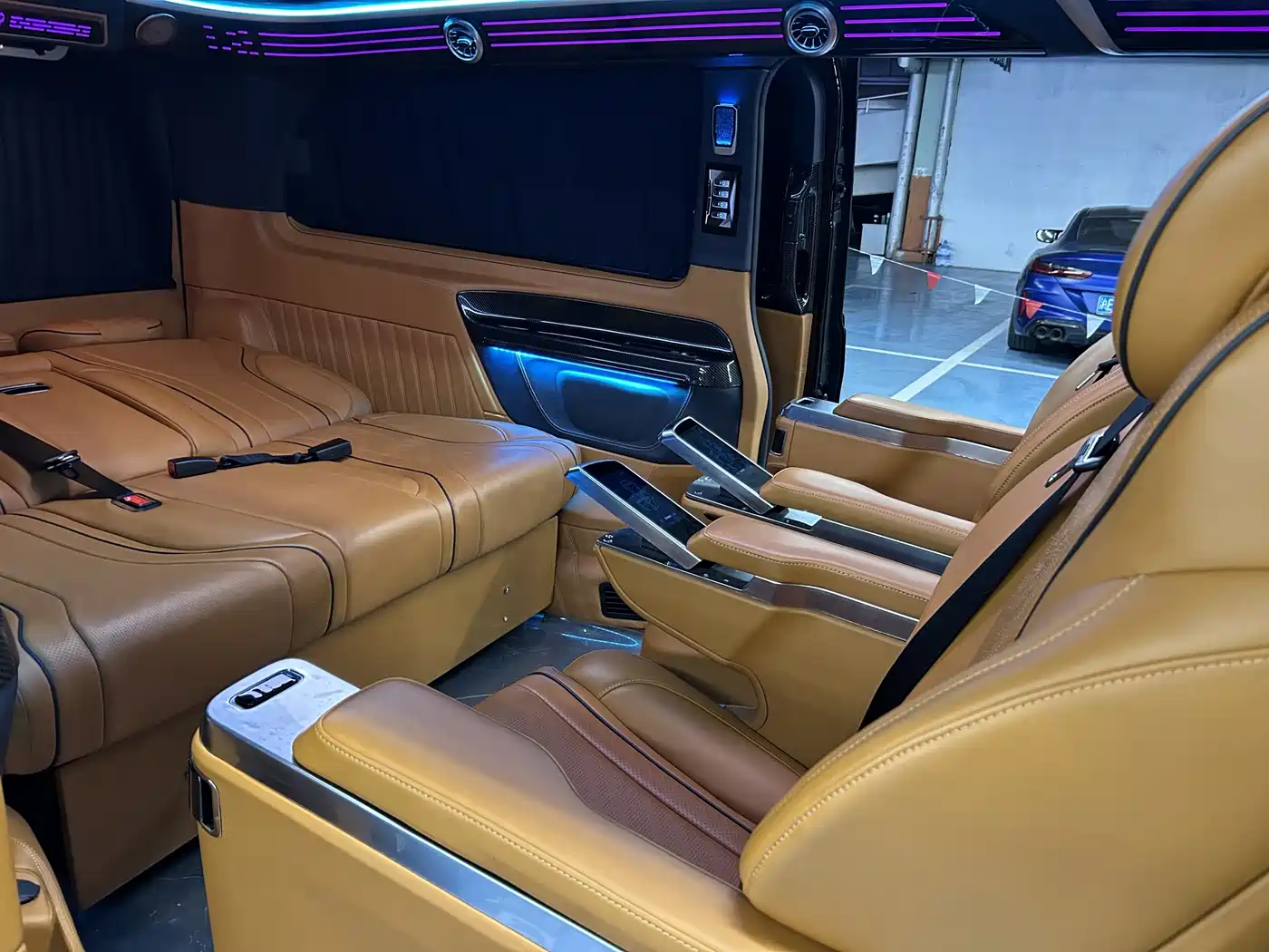 Mercedes-Benz Vito 2023 2.0T Business 7-Seater фото 8
