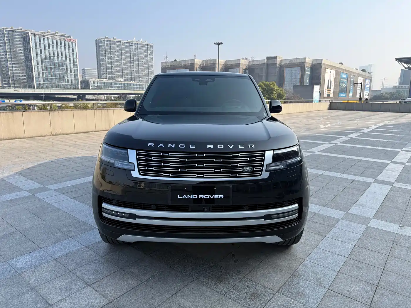 Land Rover Range Rover 2025 3.0 L6 400PS Genesis Extended Wheelbase фото 2