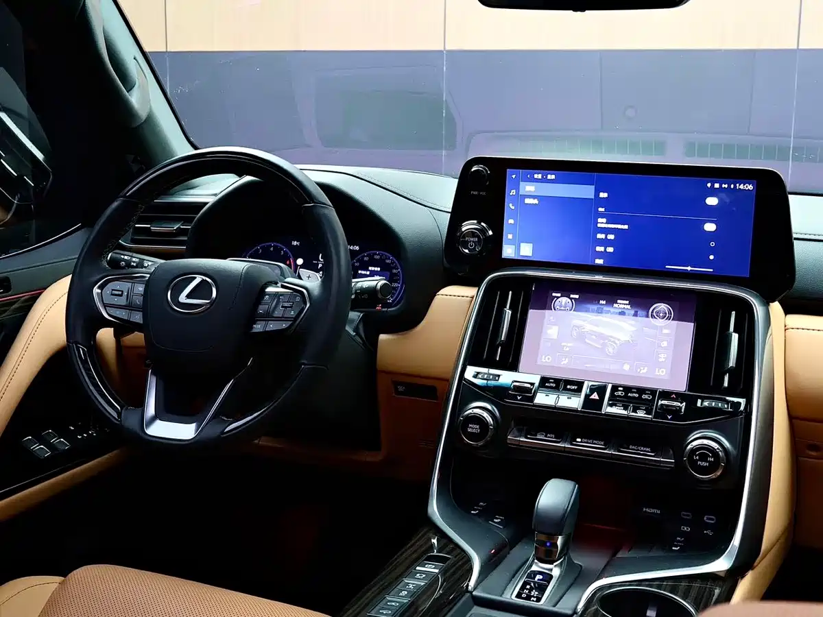 Lexus LX 2025 700h Boundary Edition фото 9