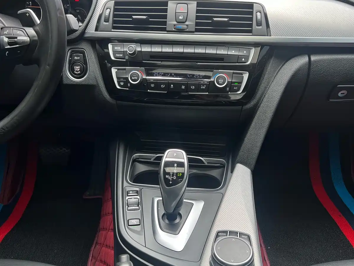 BMW 3 Series 2019 320i M Sport Black Night Edition фото 13