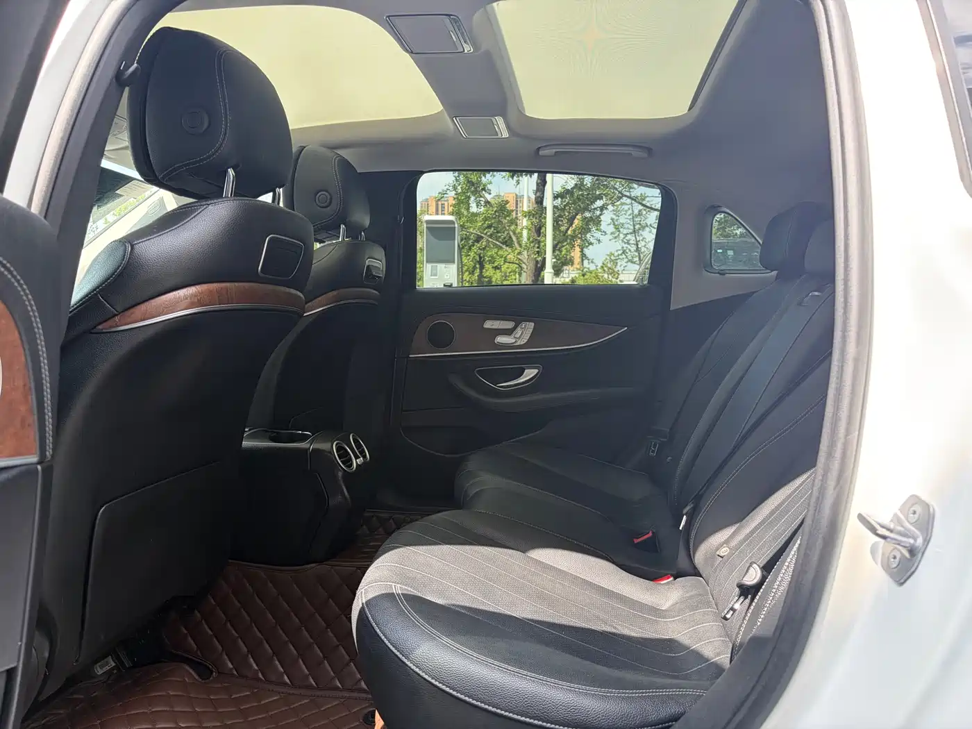 Mercedes-Benz E-Class 2019 E 300 L Luxury фото 16