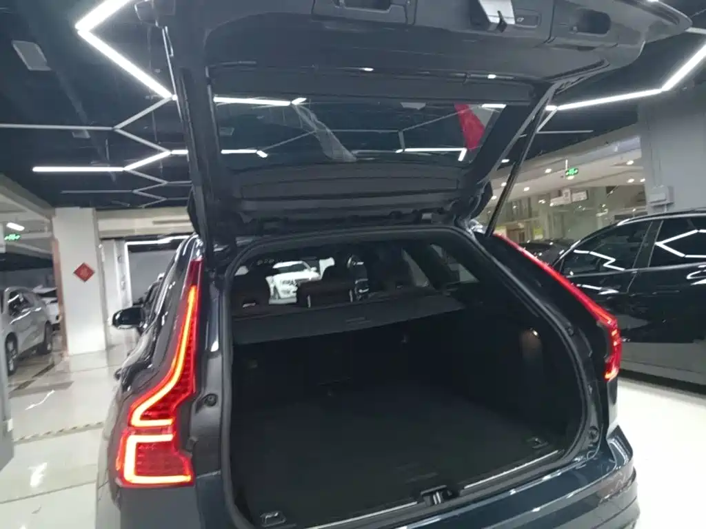 Фото 19 - Volvo XC60