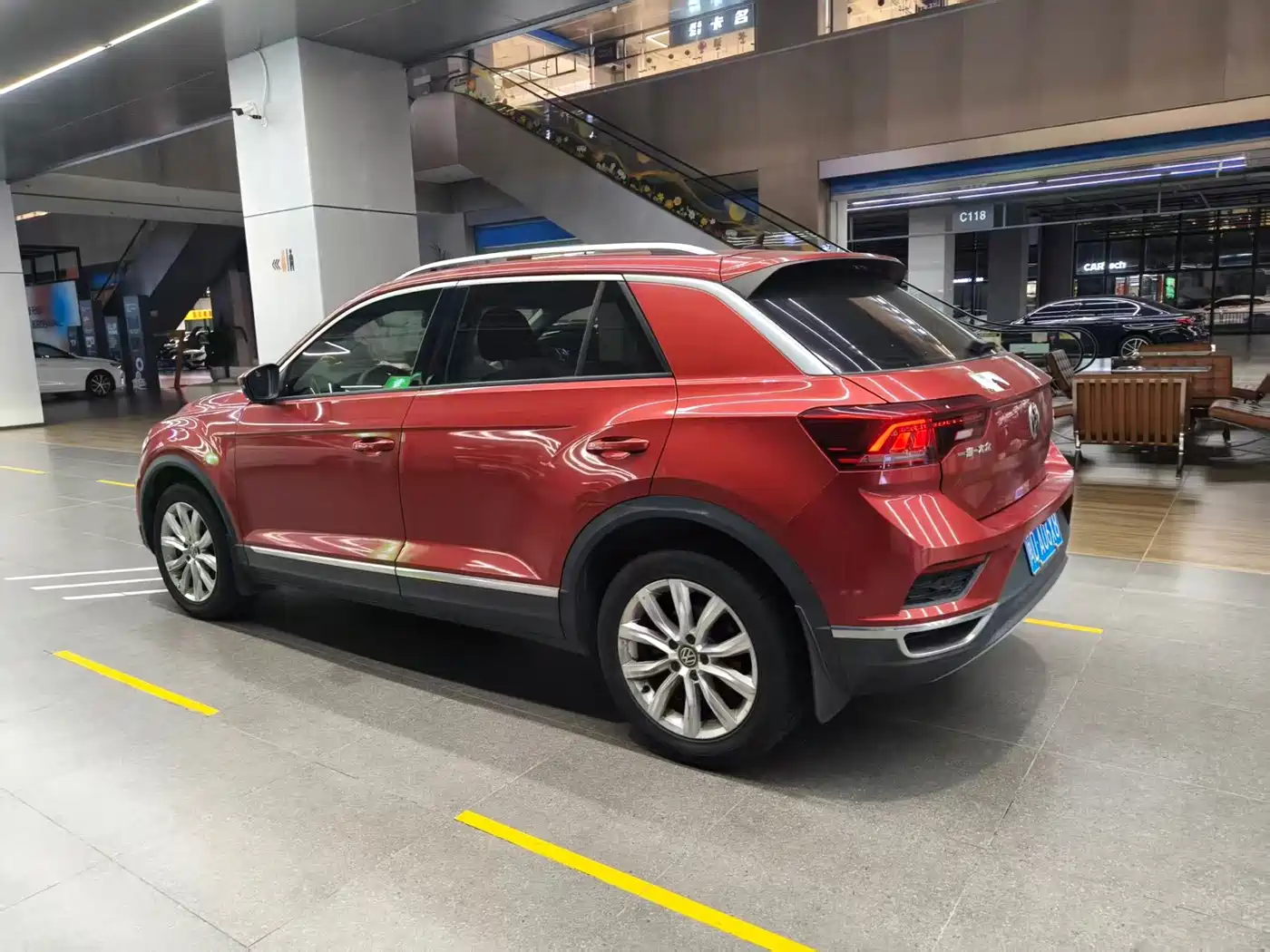 صورة 6 - Volkswagen T-ROC