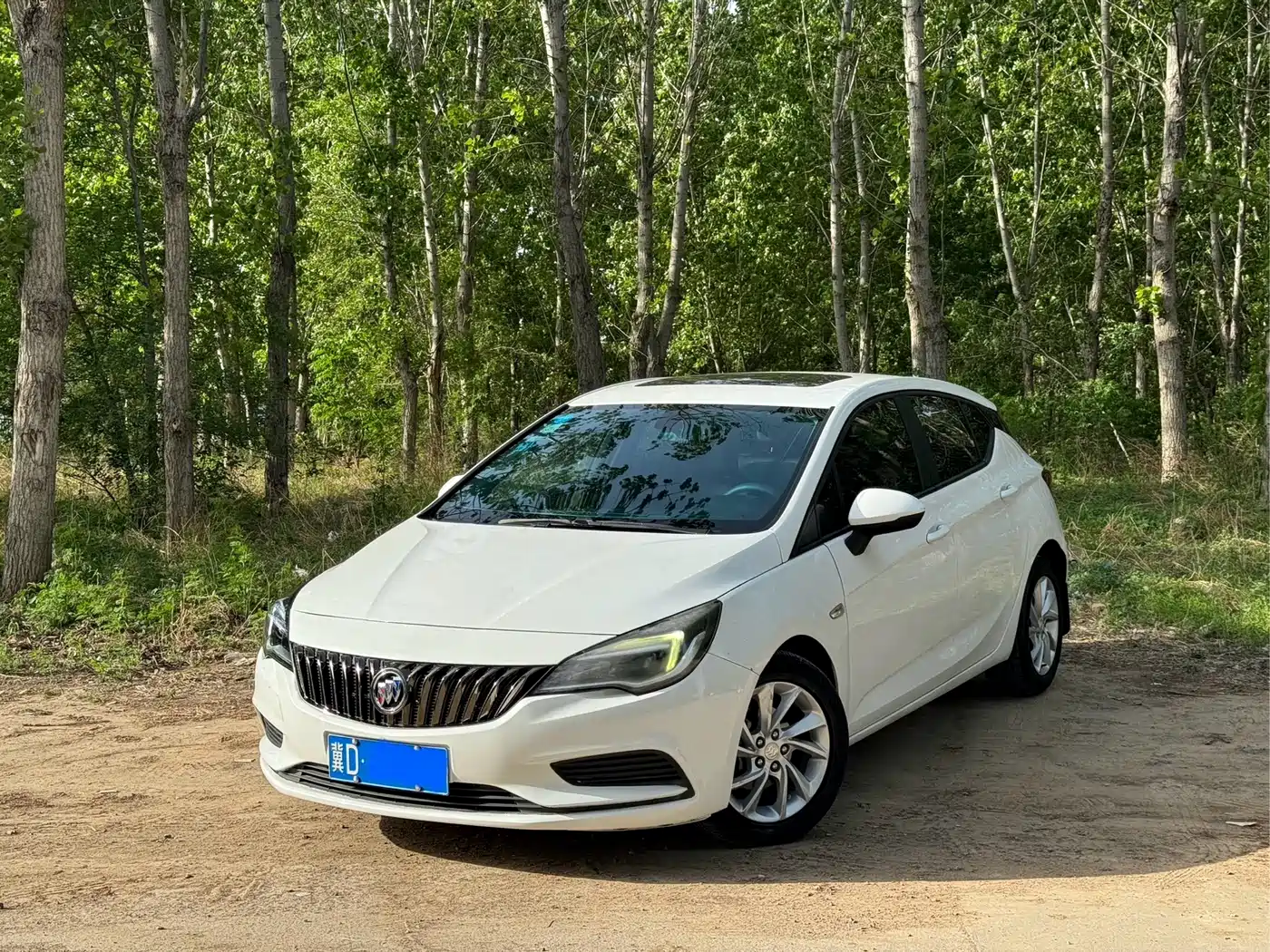 Buick Verano 2016 Hatchback 15S Automatic Leading