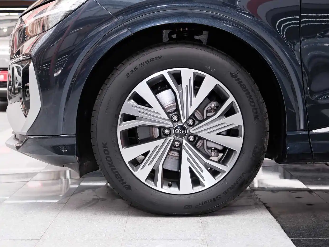 Audi Q4 e-tron 2024 40 e-tron Pioneer Edition фото 12