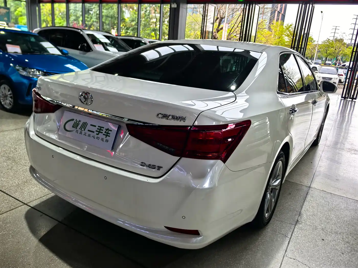 Toyota Crown 2015 2.0T Fashion фото 4