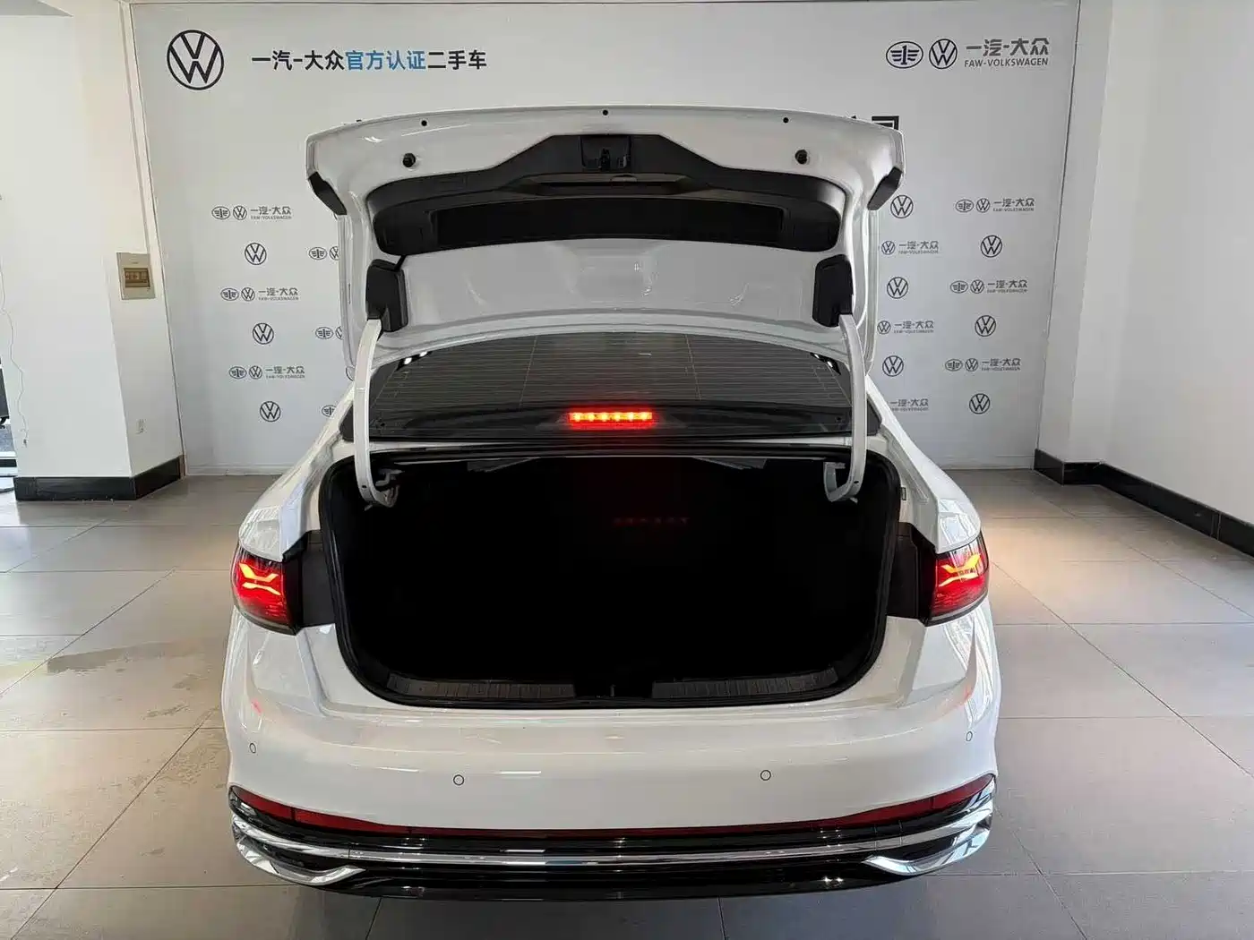 Volkswagen Sagitar 2023 300TSI DSG Surpassing Edition фото 10